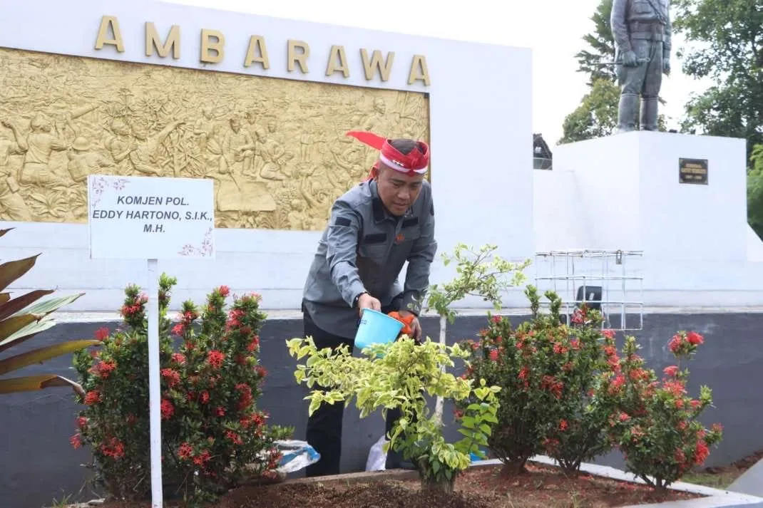 Alumni Akpol 90, Peduli Lingkungan Dengan Tanam Puluhan Pohon di Monumen Palagan Ambarawa