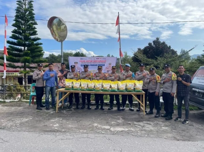 Polsek Bebesen dan Bulog Salurkan 120 Sak Beras Premium Lewat Gerakan Pangan Murah Sambut HUT RI ke-80