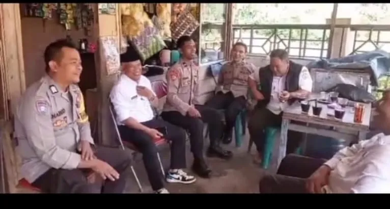 Lewat Secangkir Kopi, Polsubsektor Rusip Antara dan Warga Bangun Keakraban serta Sampaikan Aspirasi untuk Jaga Kamtibmas