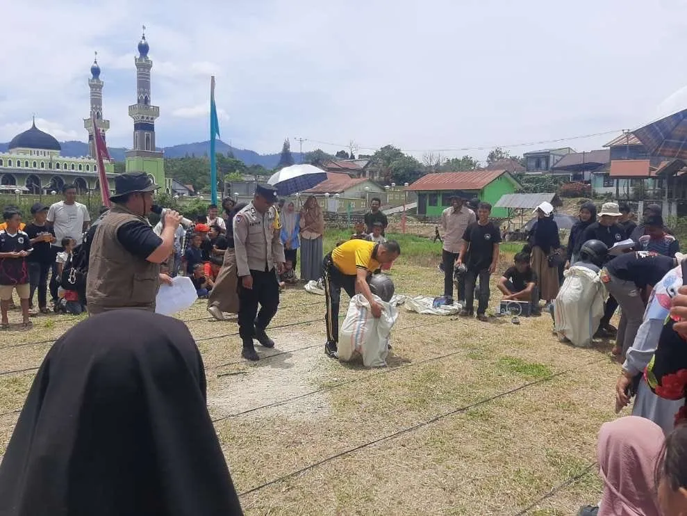 Meriahkan HUT RI ke-80, Kapolsek Bebesen Hadiri dan Amankan Lomba Karnaval di Kecamatan Bebesen
