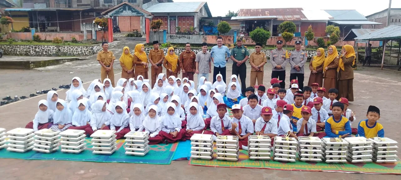 Wakapolsek Ketol Hadiri Launching Program Makan Bergizi Gratis di SD Negeri 7 Ketol