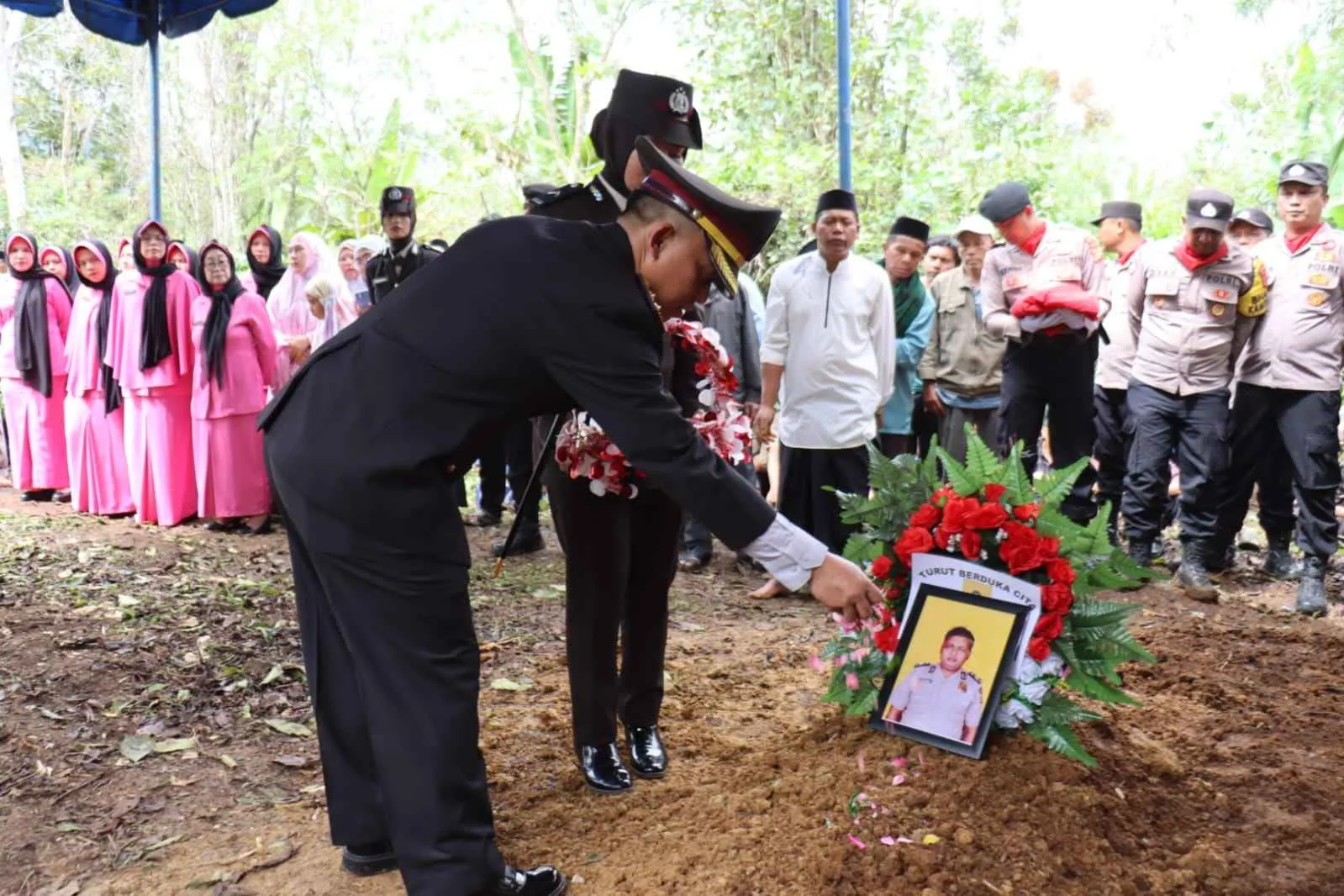 Kapolres Aceh Tengah Pimpin Pemakaman Tradisi Kepolisian Alm Bripka Ruhdi Fitrah