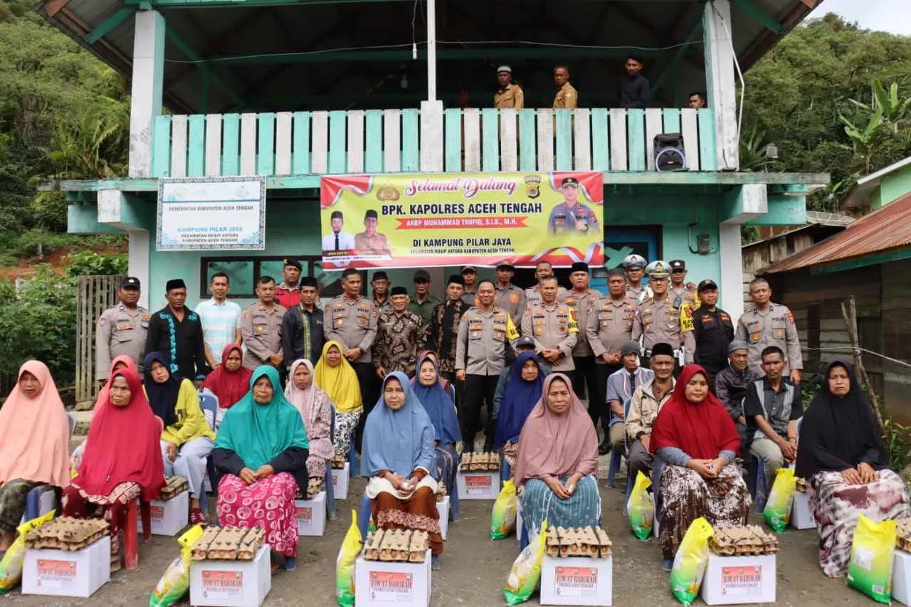 Jumat Berkah Polres Aceh Tengah Berbagi Dengan Warga Pilar Jaya 20 Paket Sembako Dan Tali Asih Diterima