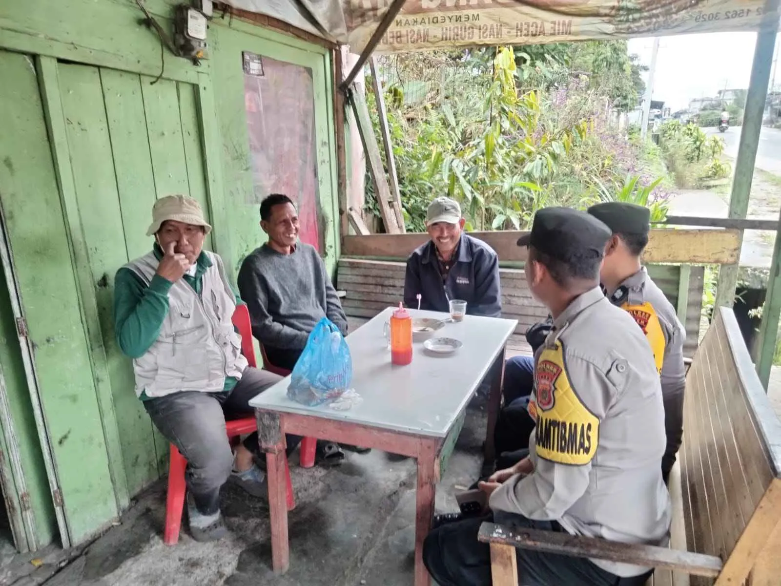 Polsek Silih Nara Perkuat Kedekatan dengan Warga Lewat Patroli Dialogis di Sejumlah Titik