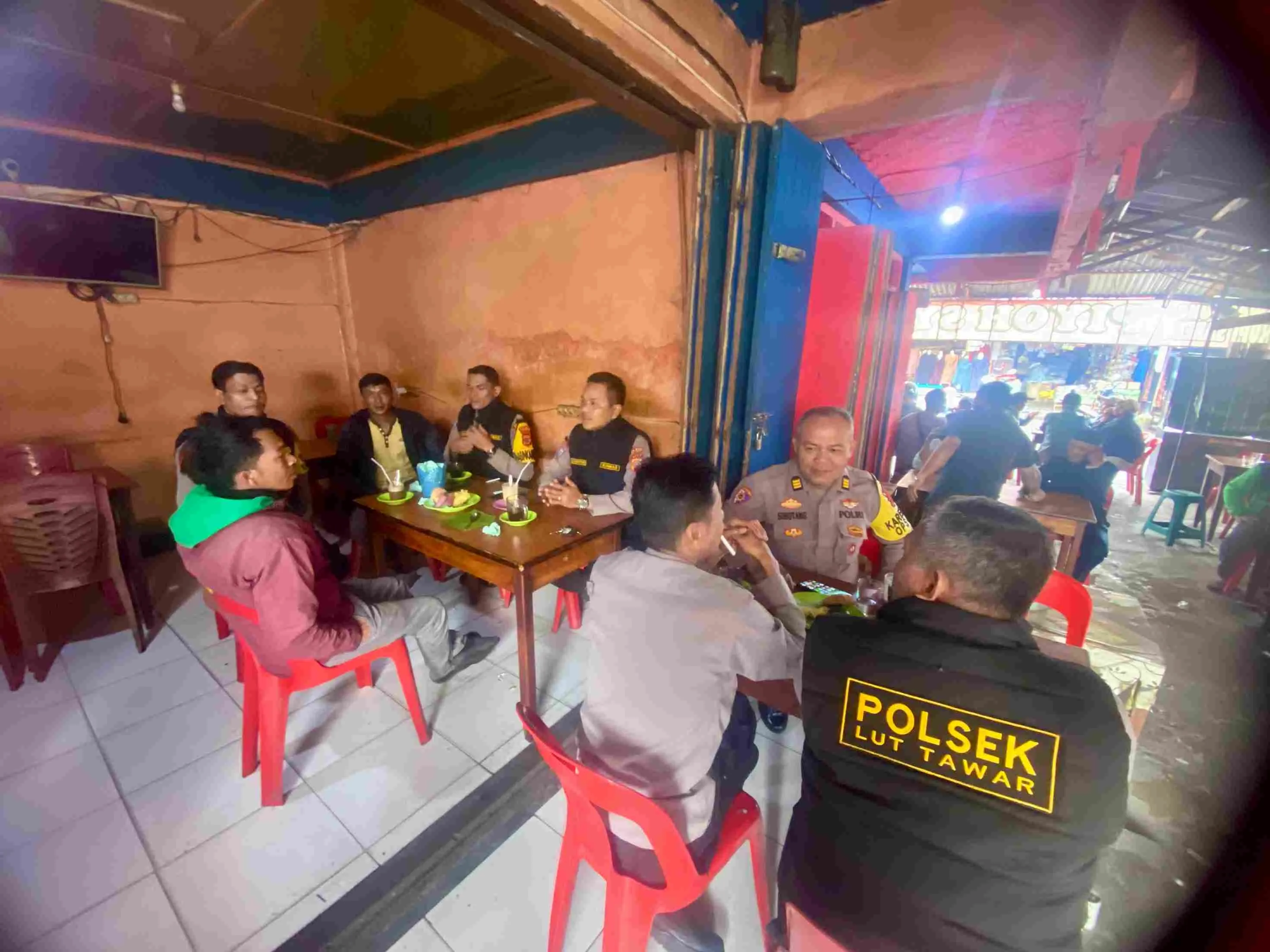 Polsek Lut Tawar Gelar Ngopi Bersama, Pererat Komunikasi dan Kedekatan dengan Warga