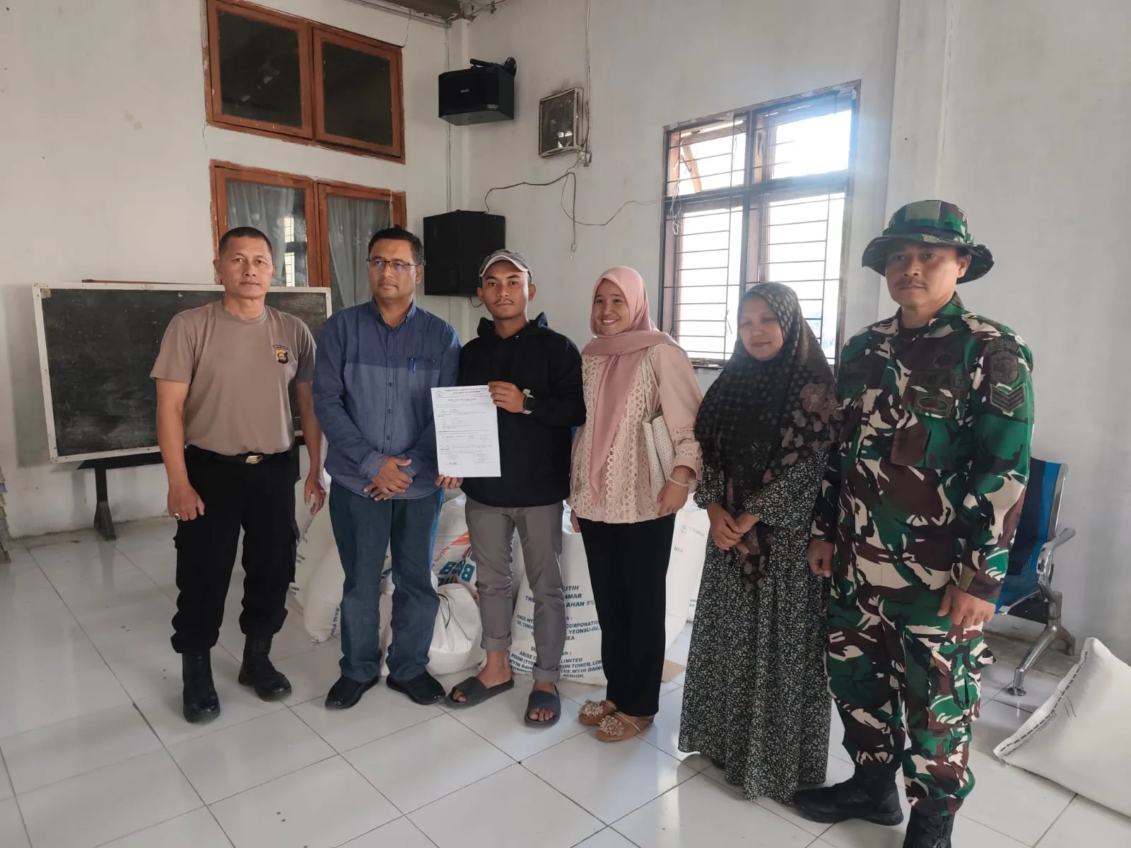 Polres Aceh Tengah Kawal Penyerahan dan Percepatan Penyaluran 10 Ton Bantuan Pangan untuk Warga Terdampak Bencana