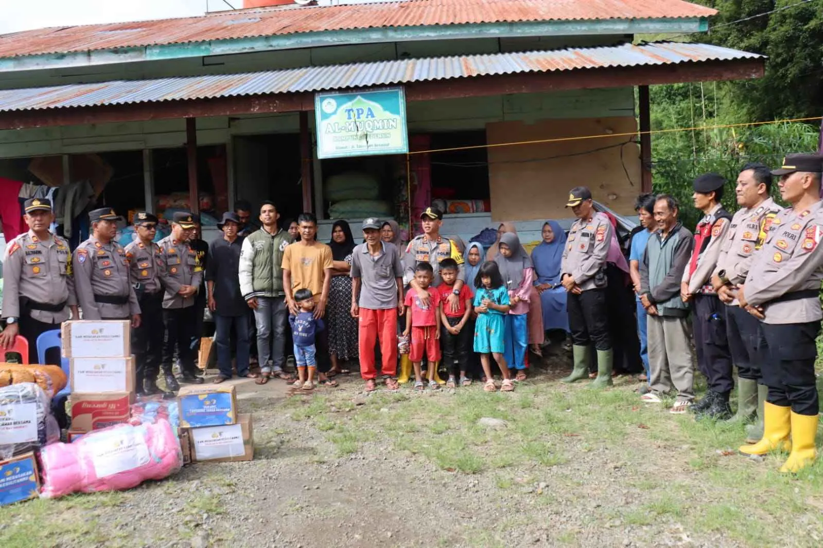 Kapolres Aceh Tengah Salurkan Bantuan Kabaharkam Polri untuk Warga Terdampak Bencana Alam
