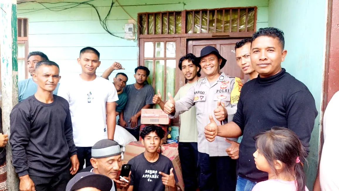 Polisi Subsektor Rusip Antara Hadir Kawal dan Evakuasi Bantuan Kemanusiaan dari Helikopter