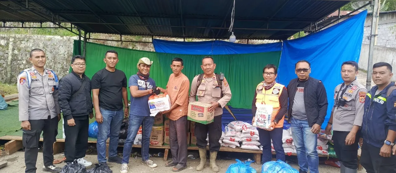 Kapolsek Bintang dan Personel Kawal Penyaluran Bantuan Club Tragong ke Posko Pengungsi