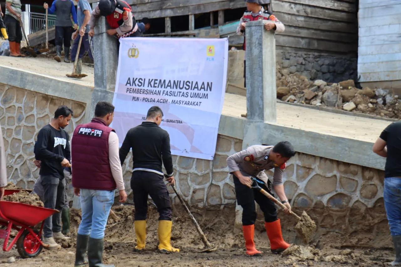 Polres Aceh Tengah Kembali Laksanakan Gotong Royong Pembersihan Masjid Al Hajar di Silih Nara Bersama TNI
