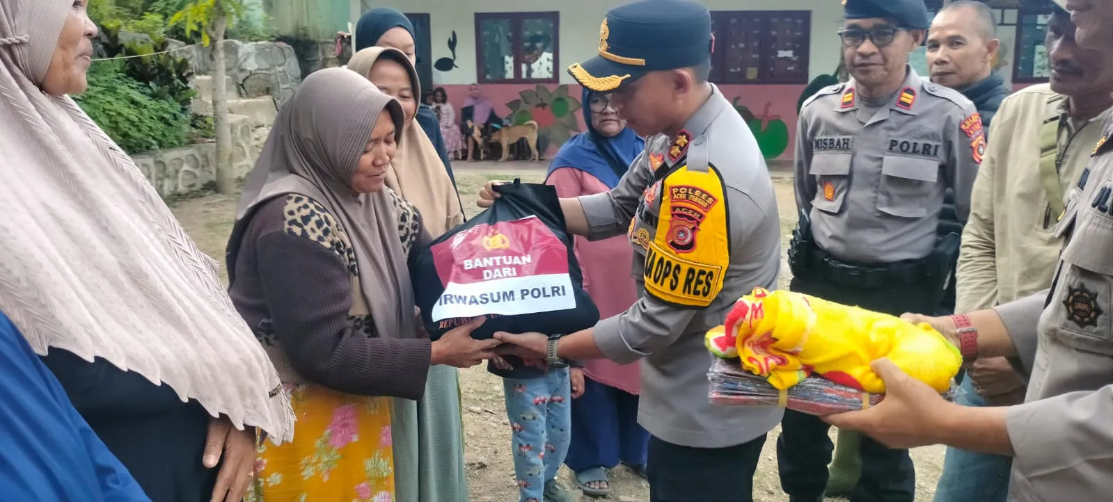 Sinergi untuk Kemanusiaan, Polres Aceh Tengah Bersama Relawan H. Subarni Salurkan Bantuan di Dua Kecamatan