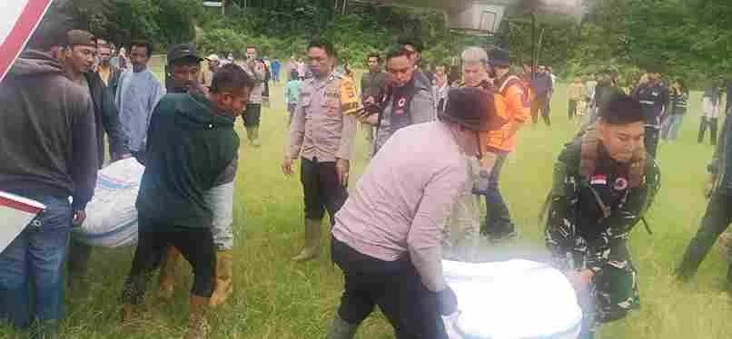 Polsek Bintang Kawal Distribusi Bantuan Sembako Melalui Helikopter BNPB di Gele Pulo