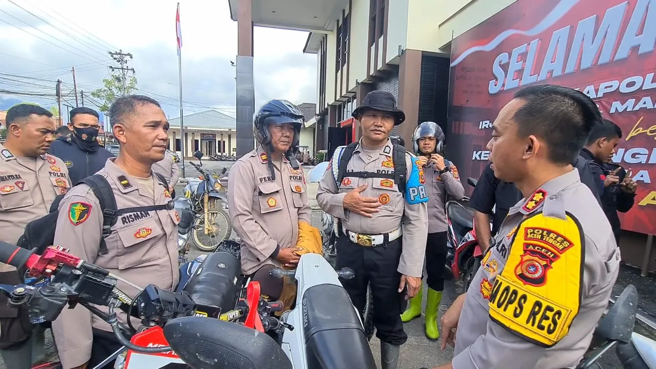 Kapolres Berangkatkan Tim Medis Polres Aceh Tengah dan BKO Brimob Berikan Layanan Kesehatan ke Warga Terisolir