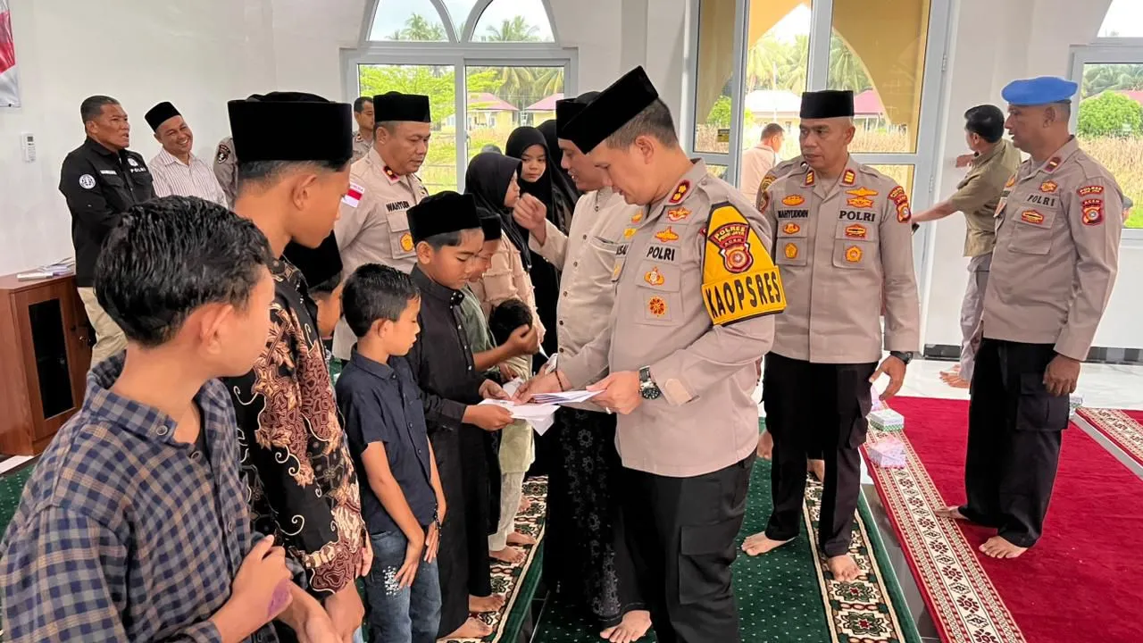 Pasca Bencana Alam, Kapolres Pidie Jaya Santuni Puluhan Anak Yatim