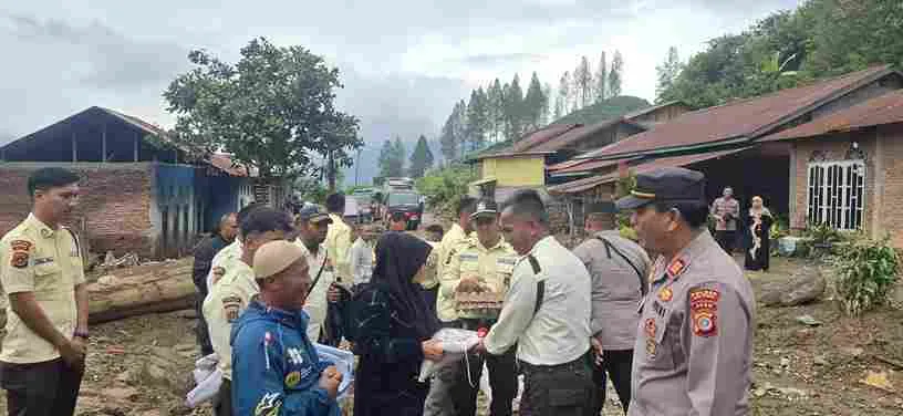 HUT Satpam ke-45, Polres Aceh Tengah Bersama Satpam Gelar Bakti Sosial untuk Korban Banjir dan Longsor