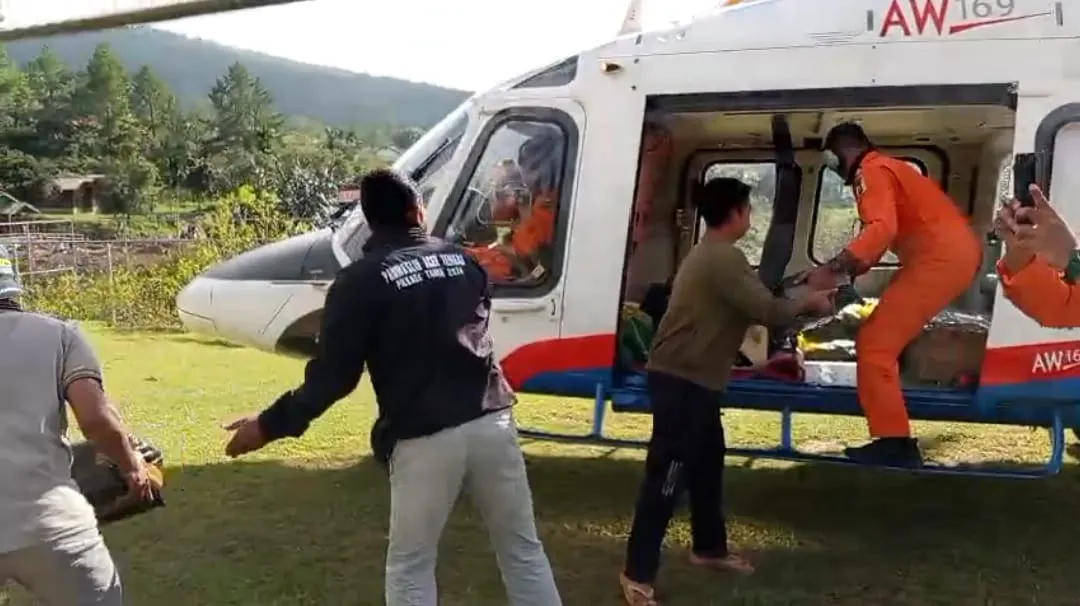Helikopter Polri AW169 Mendarat di Dua Desa Kecamatan Bintang, Salurkan Bantuan bagi Warga Terisolir