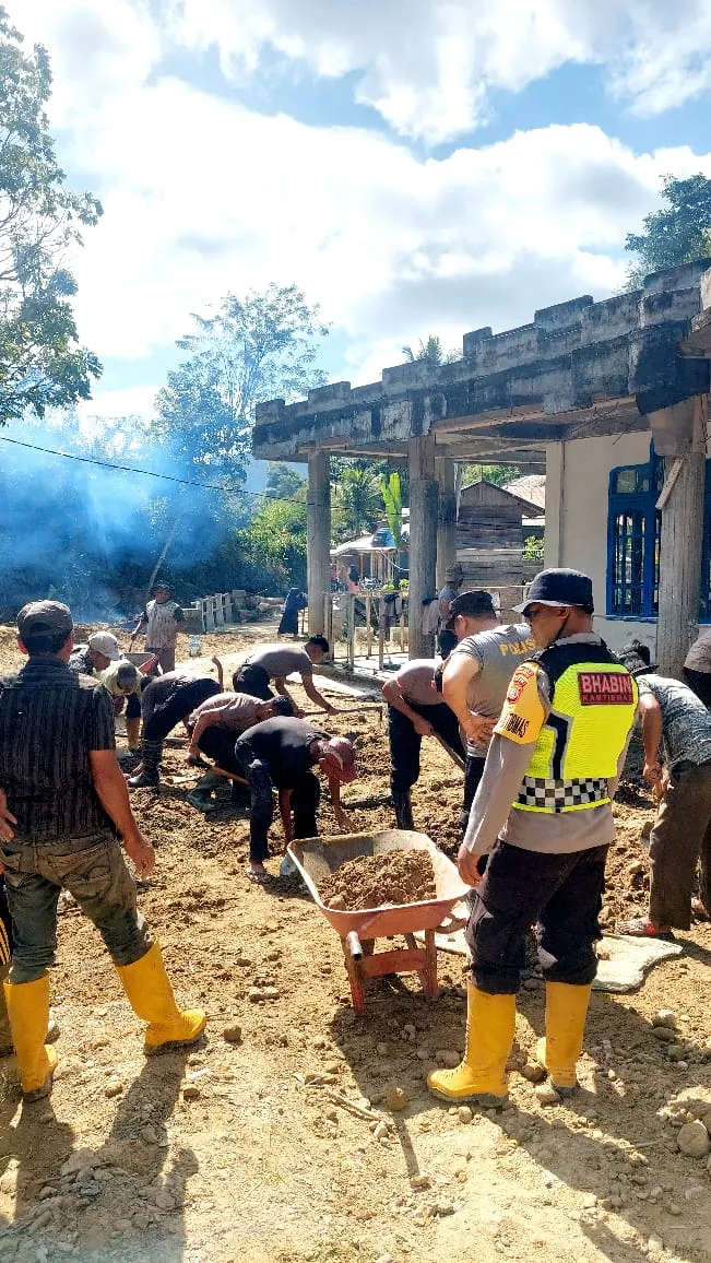 Polres Aceh Tengah dan BKO Brimob Bantu Pulihkan Empat Fasilitas Umum dan Satu Rumah Warga di Sejumlah Titik di Aceh Tengah