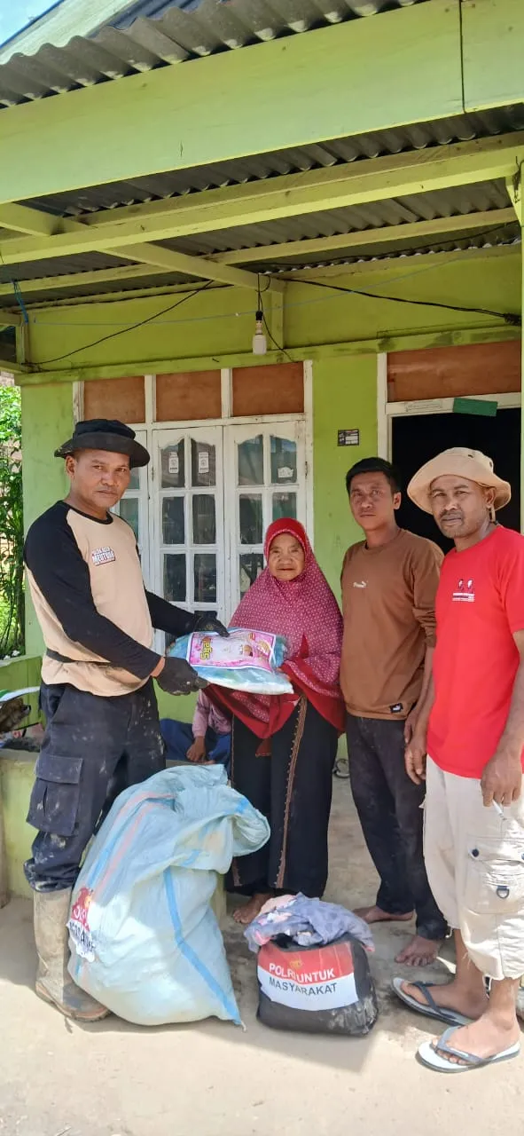 Polres Aceh Tengah Salurkan Bantuan Logistik ke Warga Terpencil dan Terisolir di Kampung Serule
