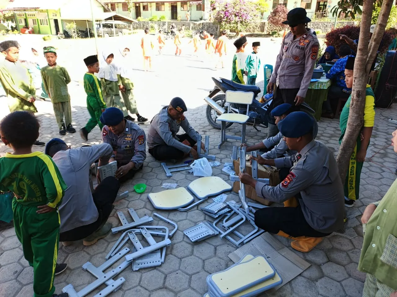 Polres Aceh Tengah dan BKO Brimob Terus Hadir dalam Gotong Royong Percepatan Pemulihan Pasca Bencana
