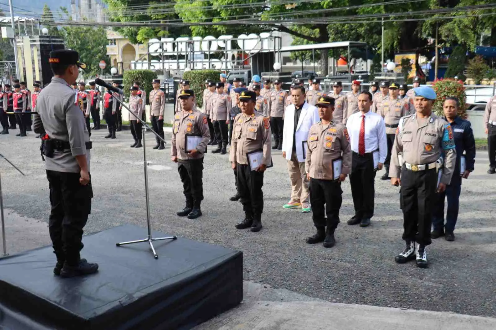 Kapolres Aceh Tengah Pimpin Apel Pemberian Penghargaan Personel dan Purna Bakti