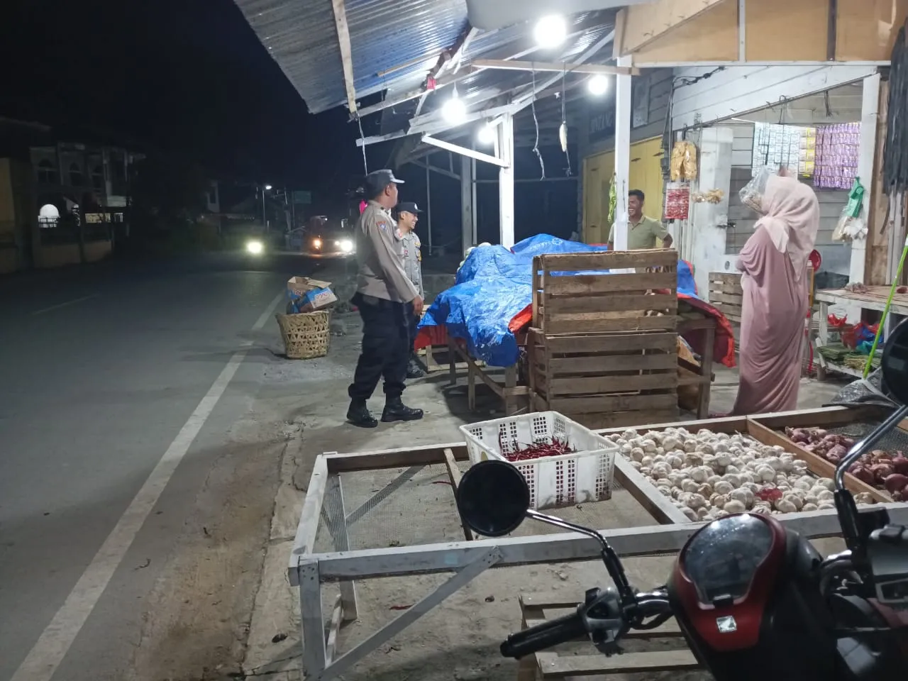 Patroli Humanis Polsek Kota Takengon, Sambangi Pertokoan dan Warga untuk Jaga Kamtibmas