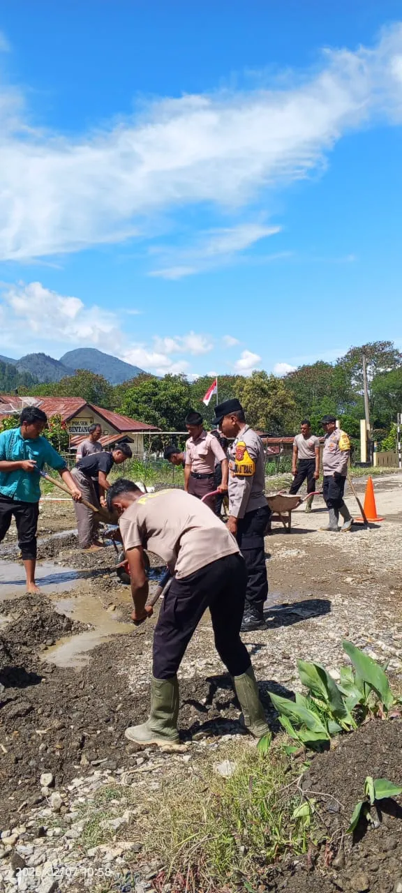 Polres Aceh Tengah dan Brimob Polda Aceh Pulihkan Fasilitas Umum, Pipa Air, dan Aliran Sungai di Dua Kecamatan