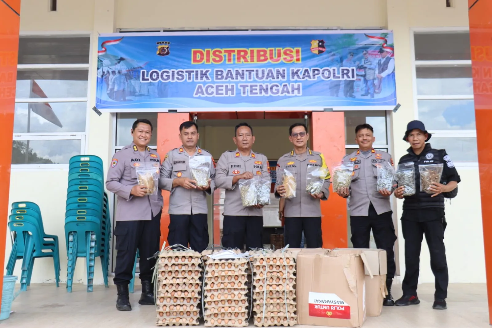 Bantuan Kapolri Disalurkan ke 34 Titik Pengungsian Korban Banjir dan Longsor di Aceh Tengah