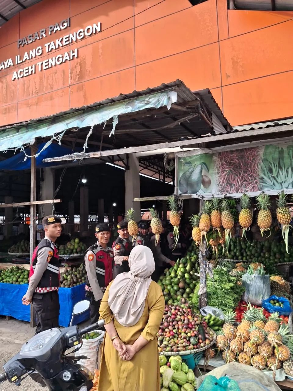 Patroli Gabungan Polres Aceh Tengah dan Brimob Ciptakan Rasa Aman di Pusat Keramaian Ramadhan