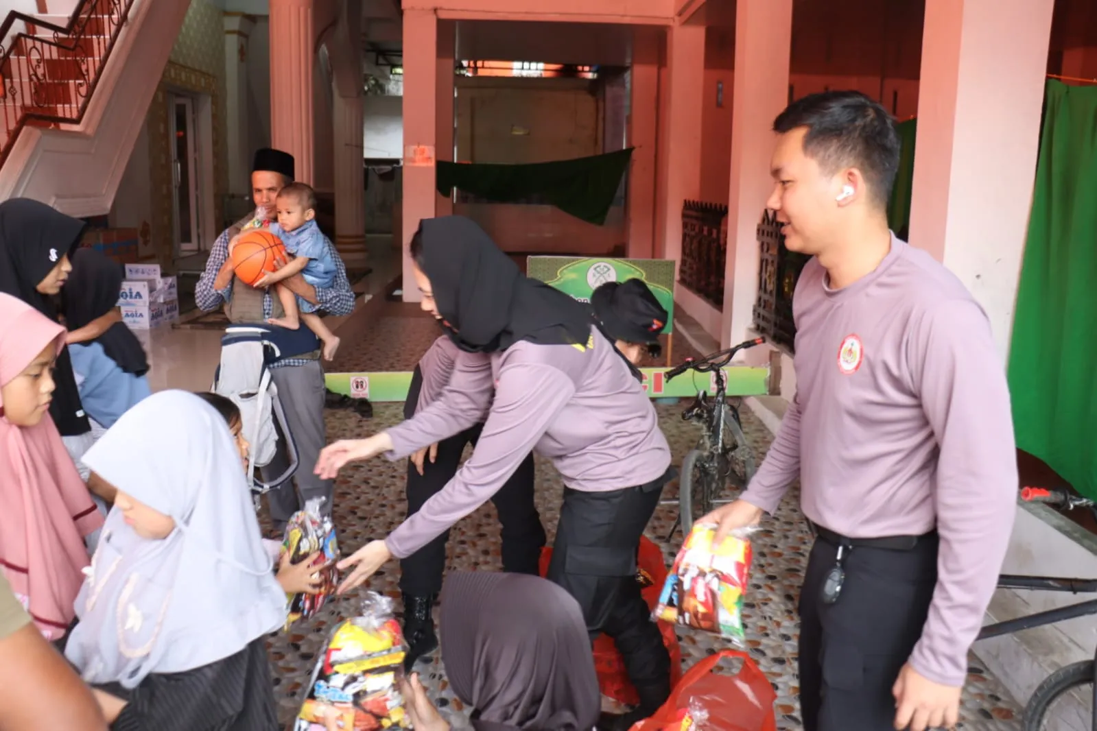 Sentuhan Trauma Healing Mahasiswa STIK 83 untuk Anak-Anak di Masjid KMAP Aceh Tengah