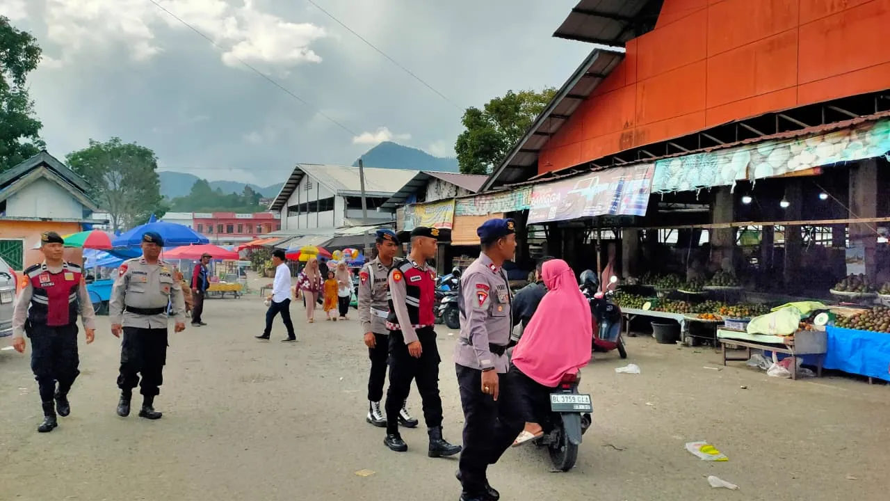Patroli Perintis Presisi, Samapta dan Brimob Amankan Pasar Takjil di Aceh Tengah