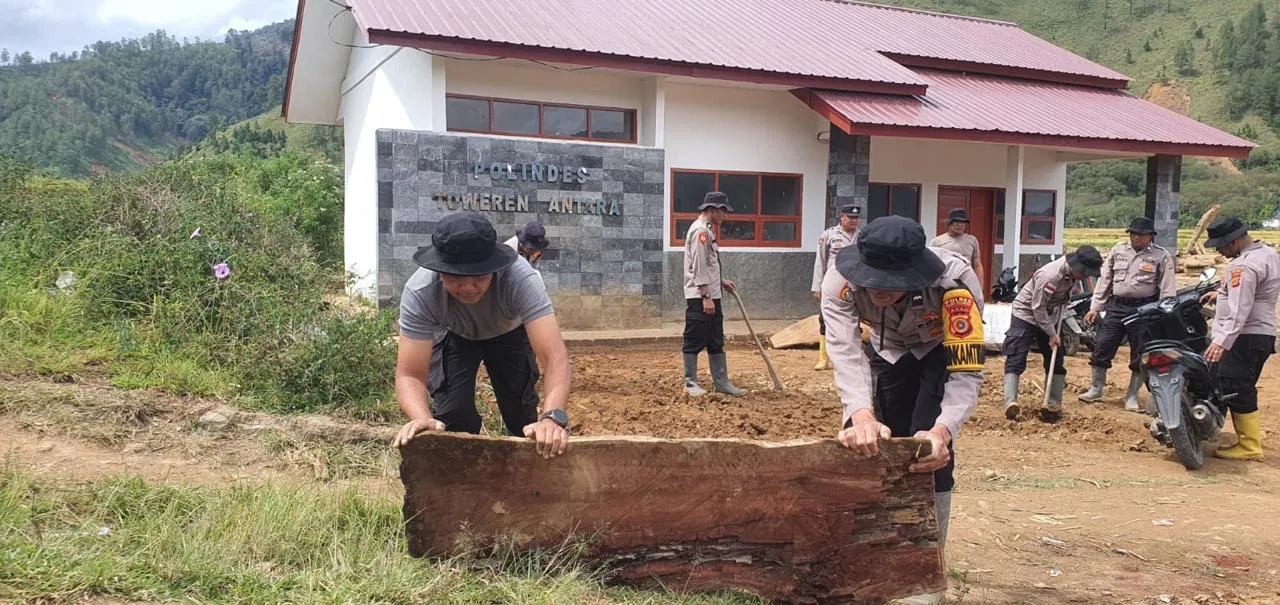 Polri di Aceh Tengah Kurve dan Gotong Royong di Dua Titik Fasilitas Pendidikan dan Kesehatan