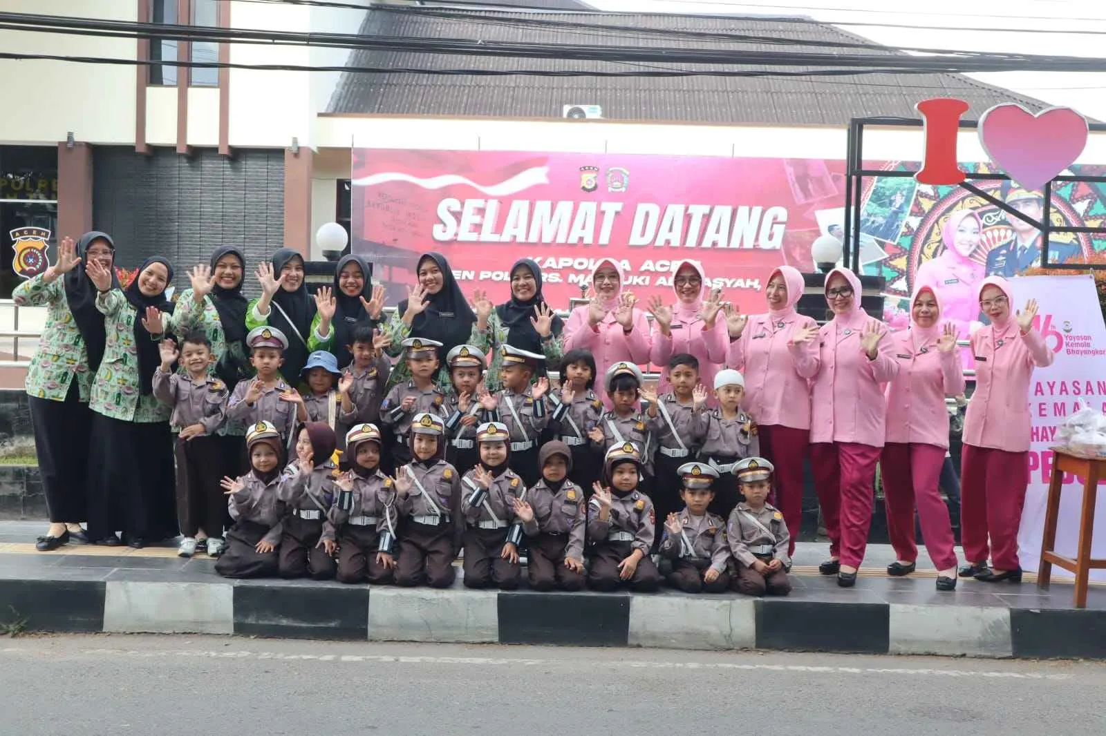 TK Yayasan Kemala Bhayangkari Aceh Tengah Berbagi 250 Takjil, Tanamkan Kepedulian Sejak Dini