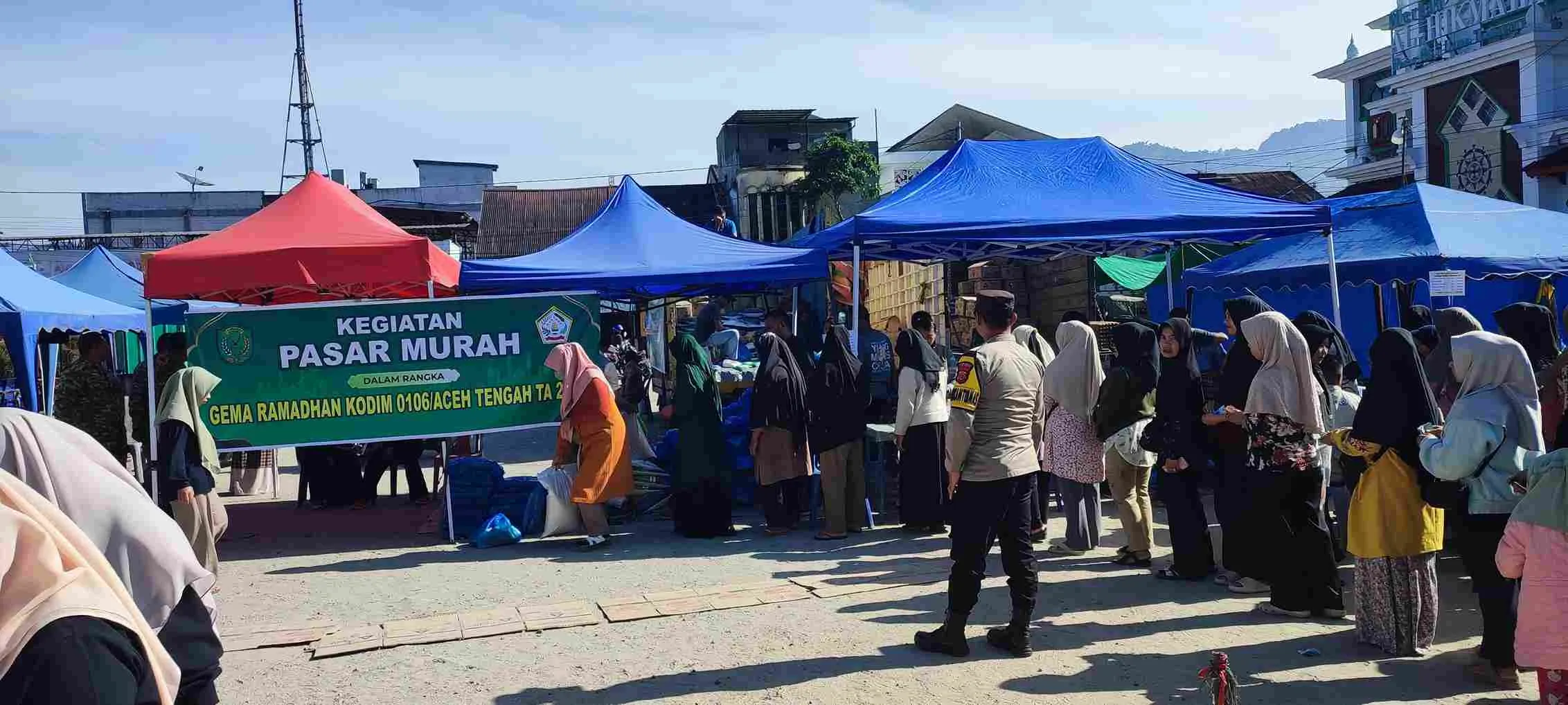 Polsek Lut Tawar Polres Aceh Tengah Amankan Pasar Murah Sambut Idul Fitri, Warga Antusias Berburu Sembako