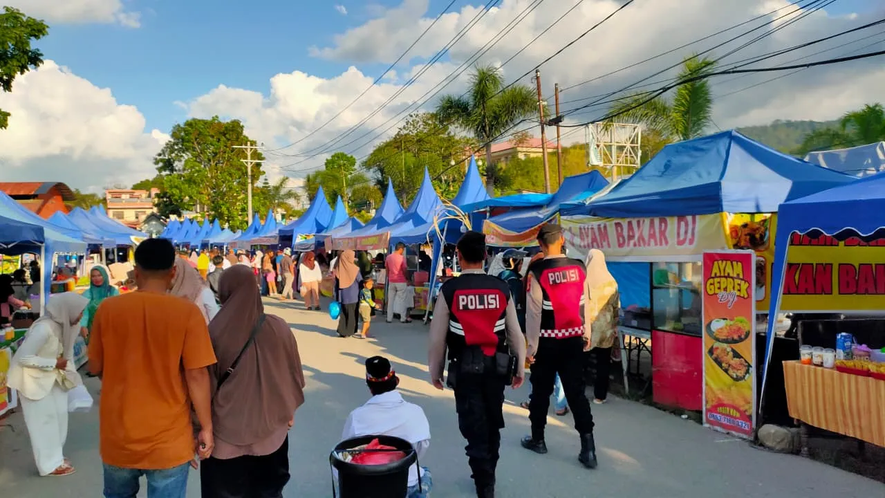 Ciptakan Rasa Aman Saat Berburu Takjil, Sat Samapta Polres Aceh Tengah Turun Patroli