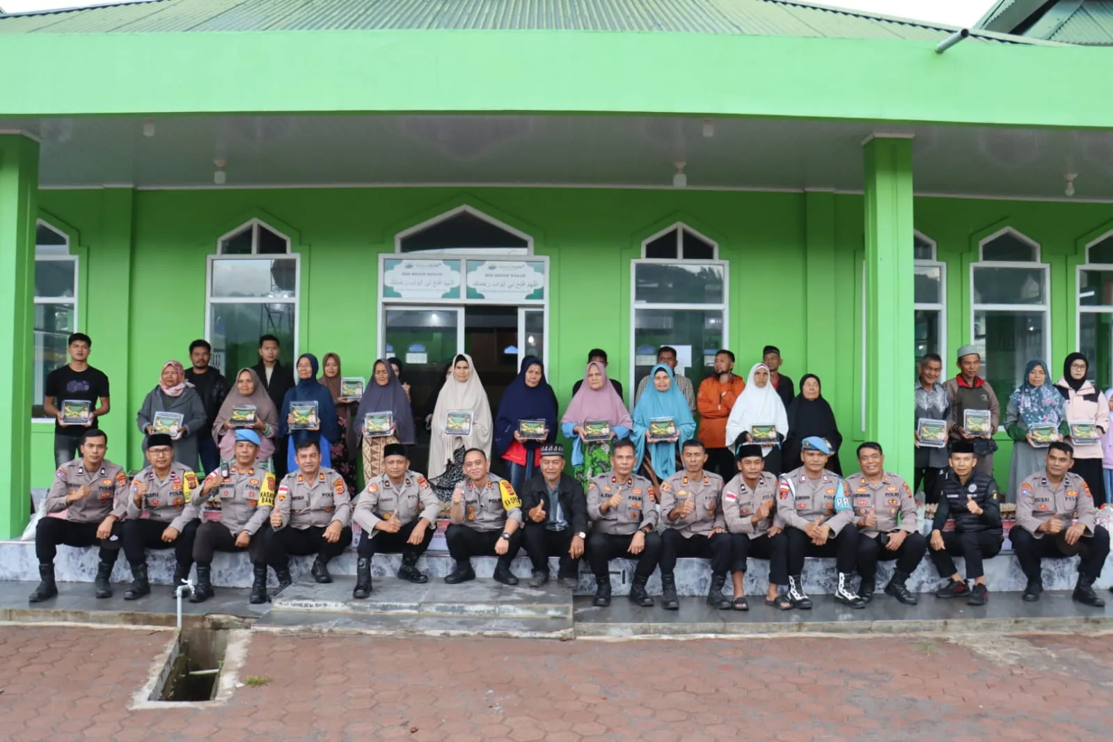 Jumat Berkah Ramadhan, Polres Aceh Tengah Salurkan Sembako untuk Warga Kayu Kul