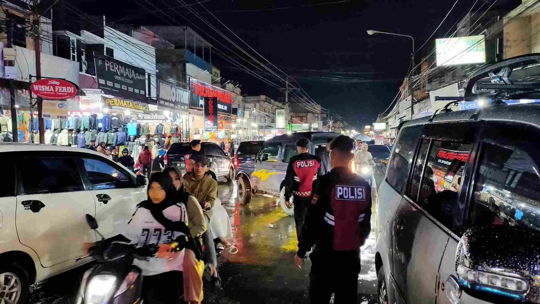 Hadir di Tengah Keramaian Malam, Sat Samapta Polres Aceh Tengah Ciptakan Rasa Aman dan Nyaman bagi Masyarakat