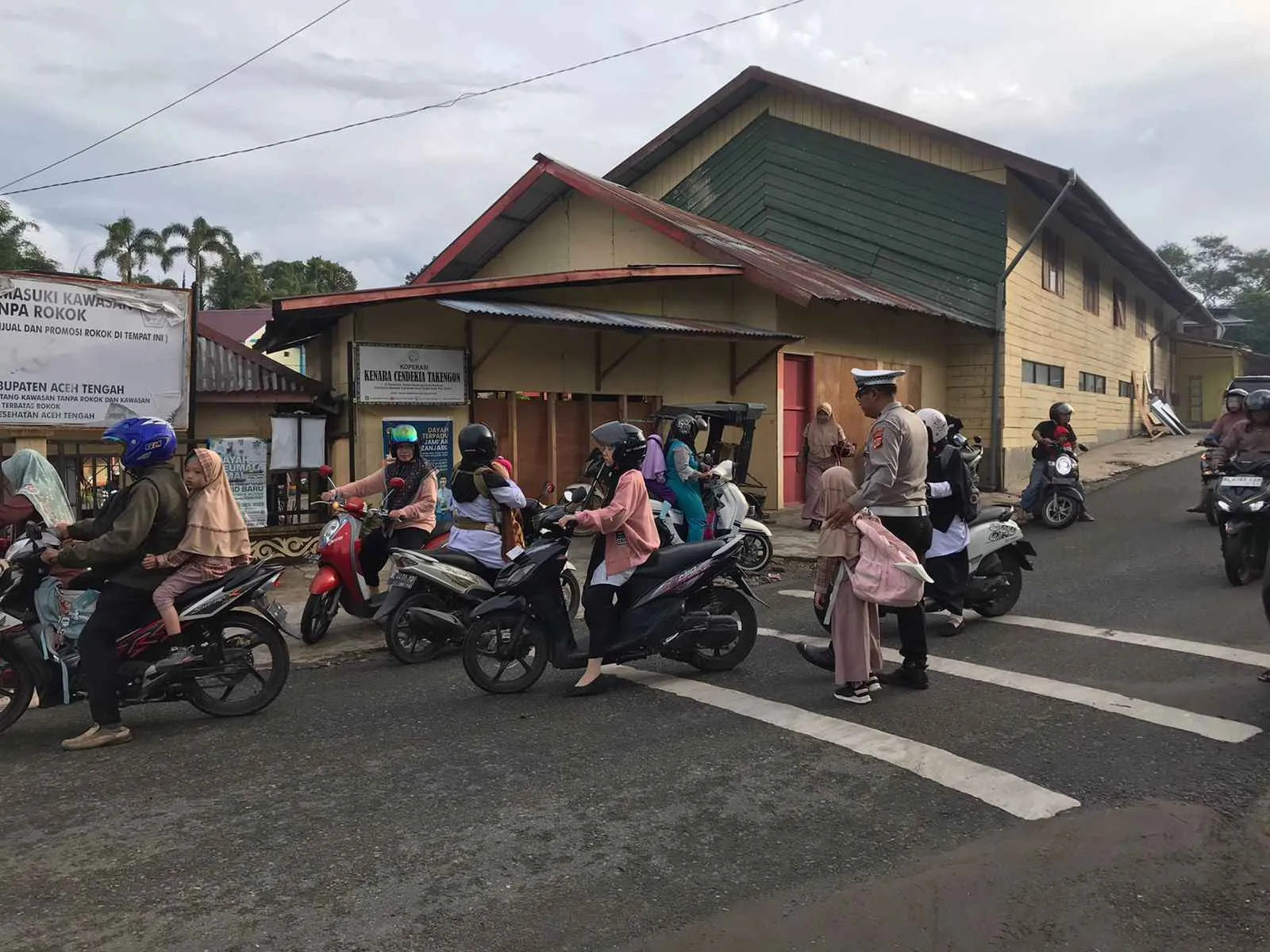 Polantas Polres Aceh Tengah Intensifkan Gatur Lalin di Kawasan Sekolah, Jaga Kamseltibcar Lantas