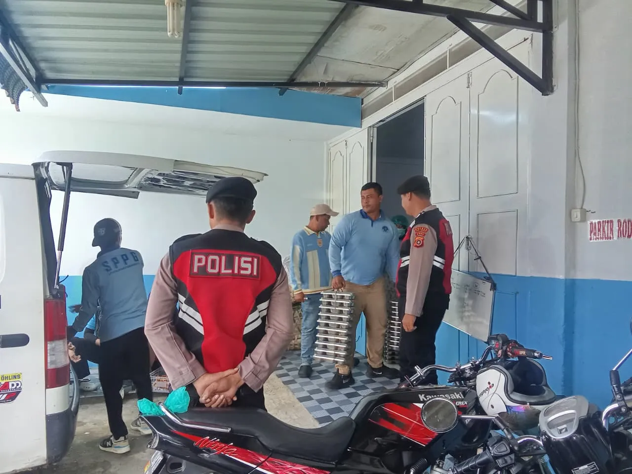 MBG Disalurkan, Sat Samapta Polres Aceh Tengah Pastikan Tanpa Hambatan