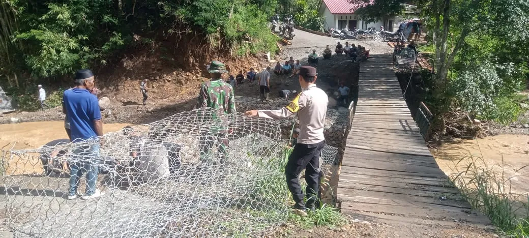 Polsubsektor Rusip Antara Tinjau Pembangunan Jembatan Darurat, Upaya Pulihkan Akses Warga