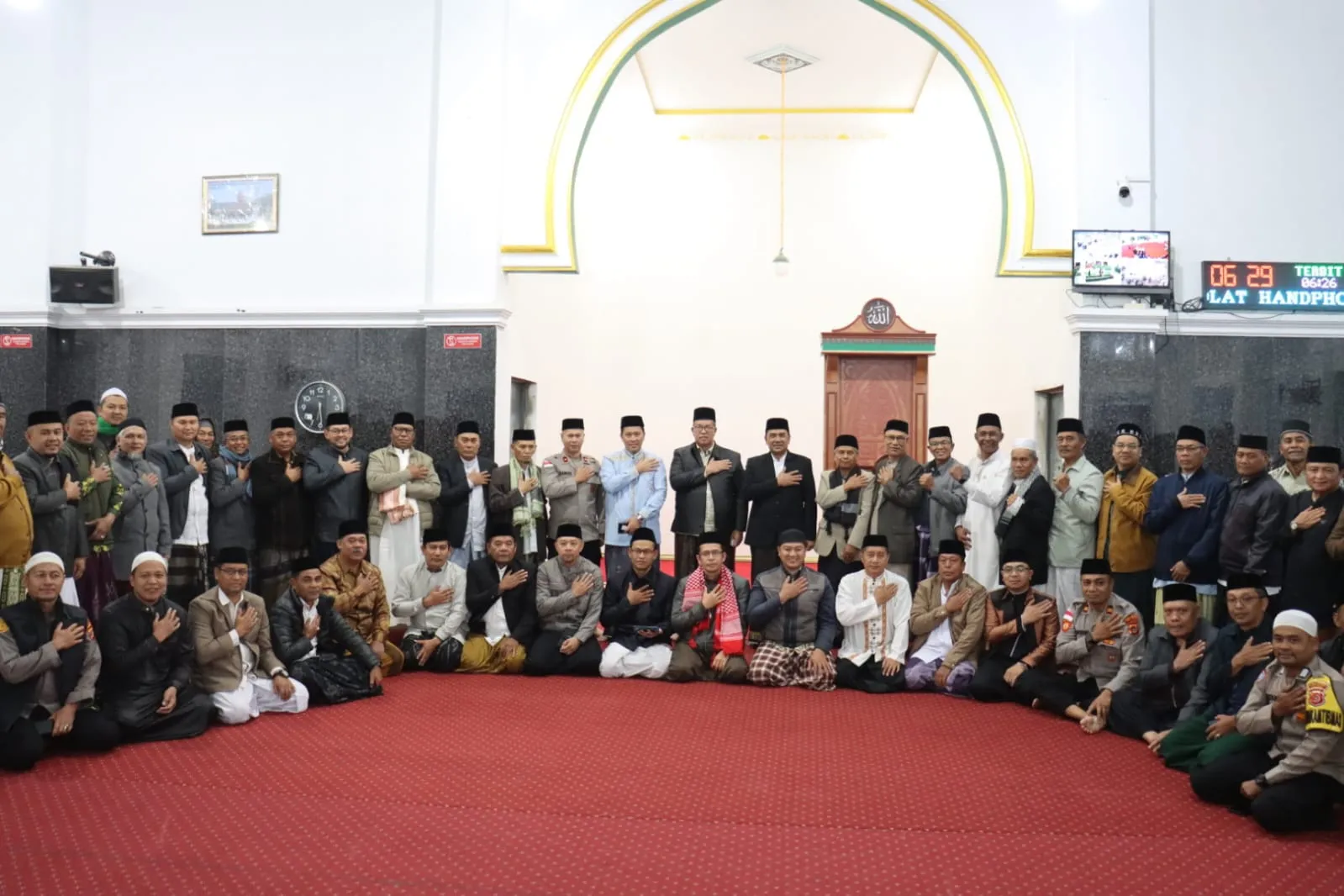 Safari Subuh Wakapolres Aceh Tengah: Imbau Warga Waspada Hujan Tinggi dan Perkuat Pengawasan Anak