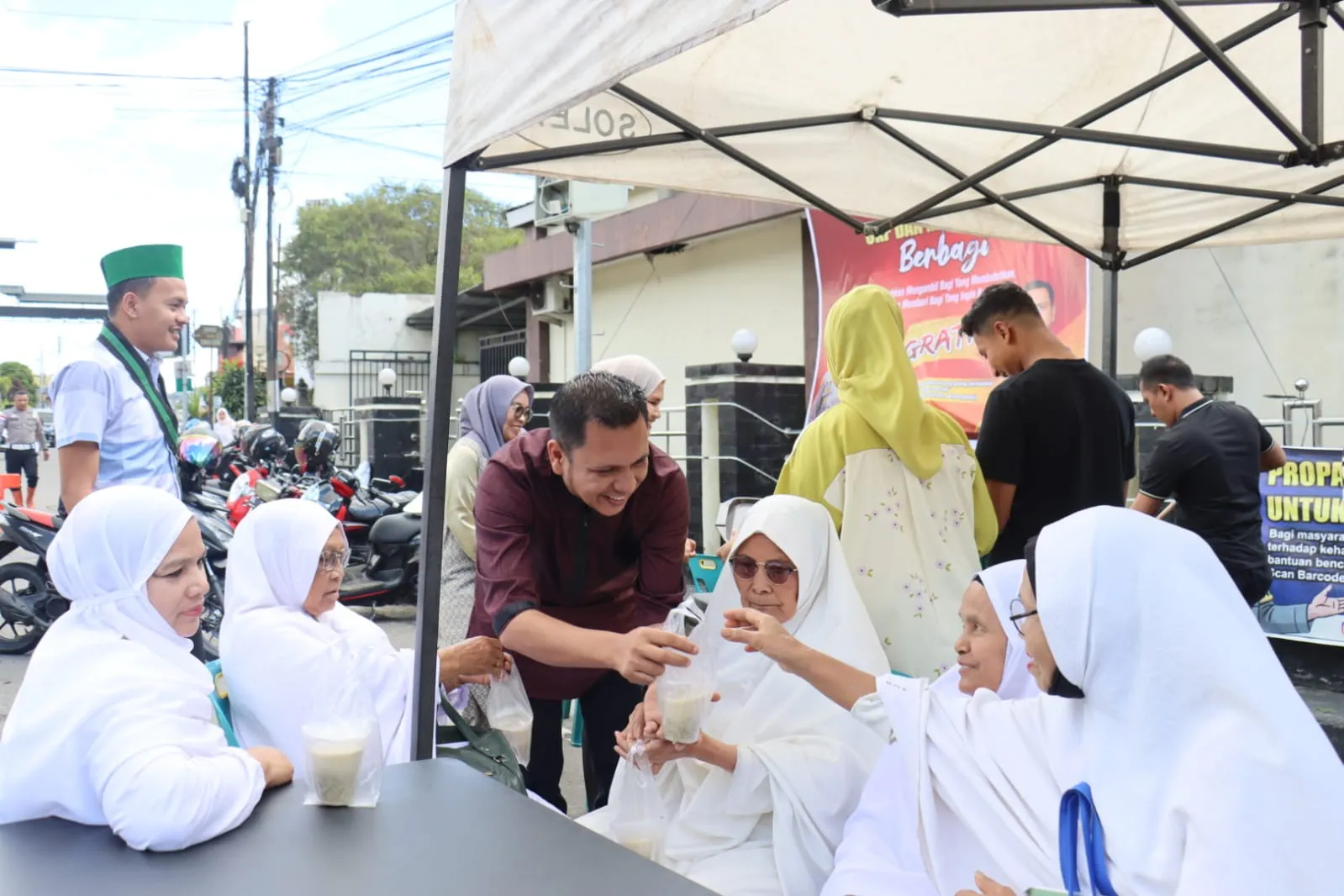 Satintelkam Polres Aceh Tengah Bersama OKP dan Mahasiswa Gelar Aksi Berbagi untuk Masyarakat