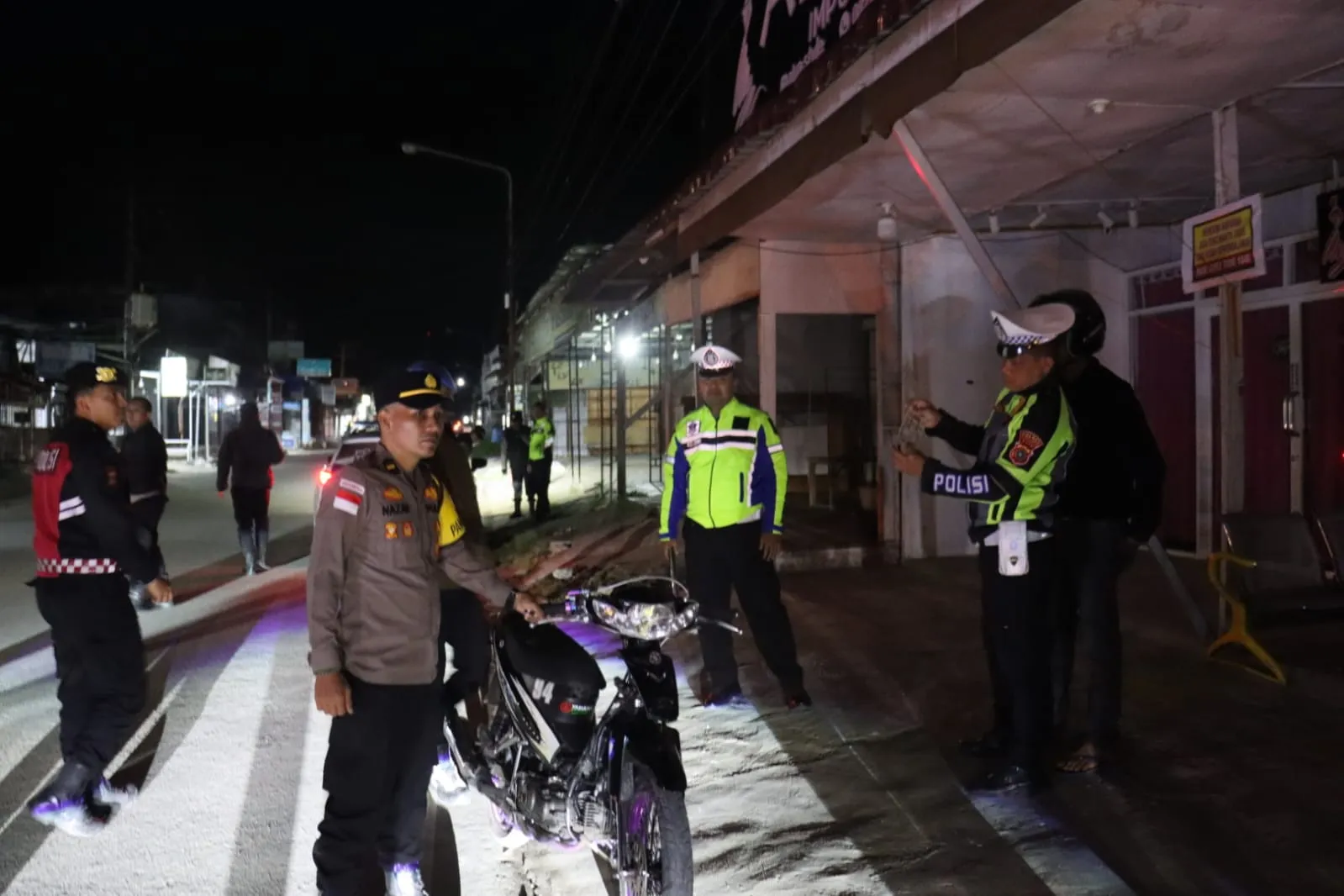 Patroli Dini Hari Polres Aceh Tengah Sasar Titik Rawan Balap Liar, Tiga Motor Diamankan demi Keselamatan dan Ketertiban Masyarakat