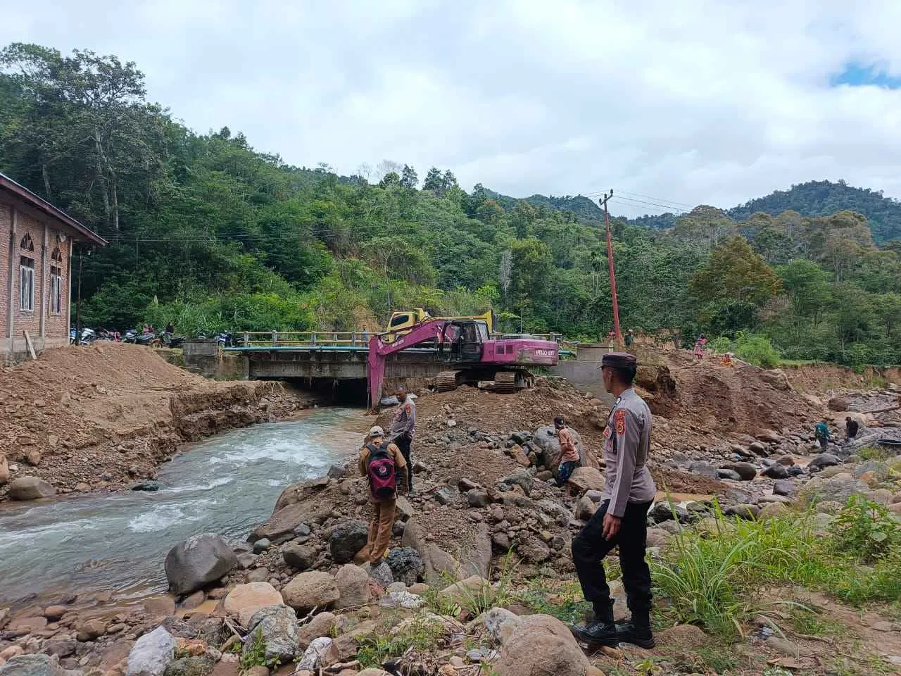 Patroli dan Peninjauan Dilakukan, Polisi Pastikan Penanganan Sungai Berjalan Aman dan Akses Warga Segera Pulih