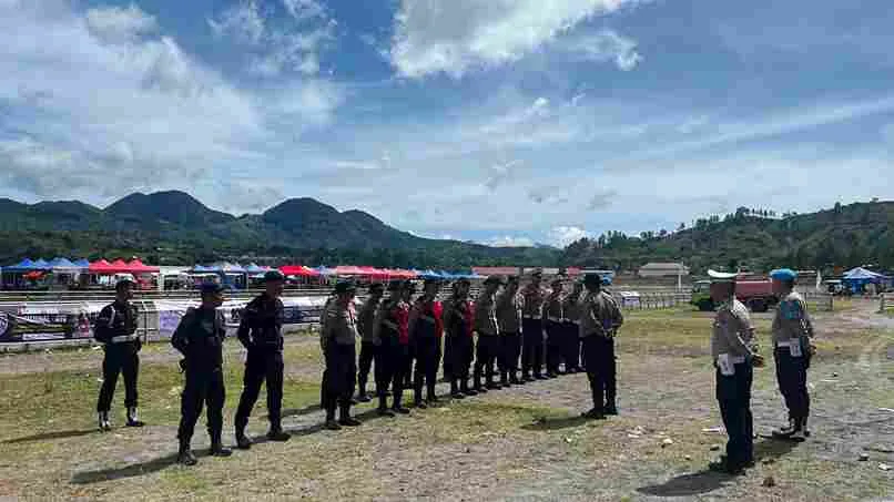 Hadir di Tengah Keramaian, Sat Samapta Jaga Keamanan Pacuan Kuda Tradisional di Aceh Tengah