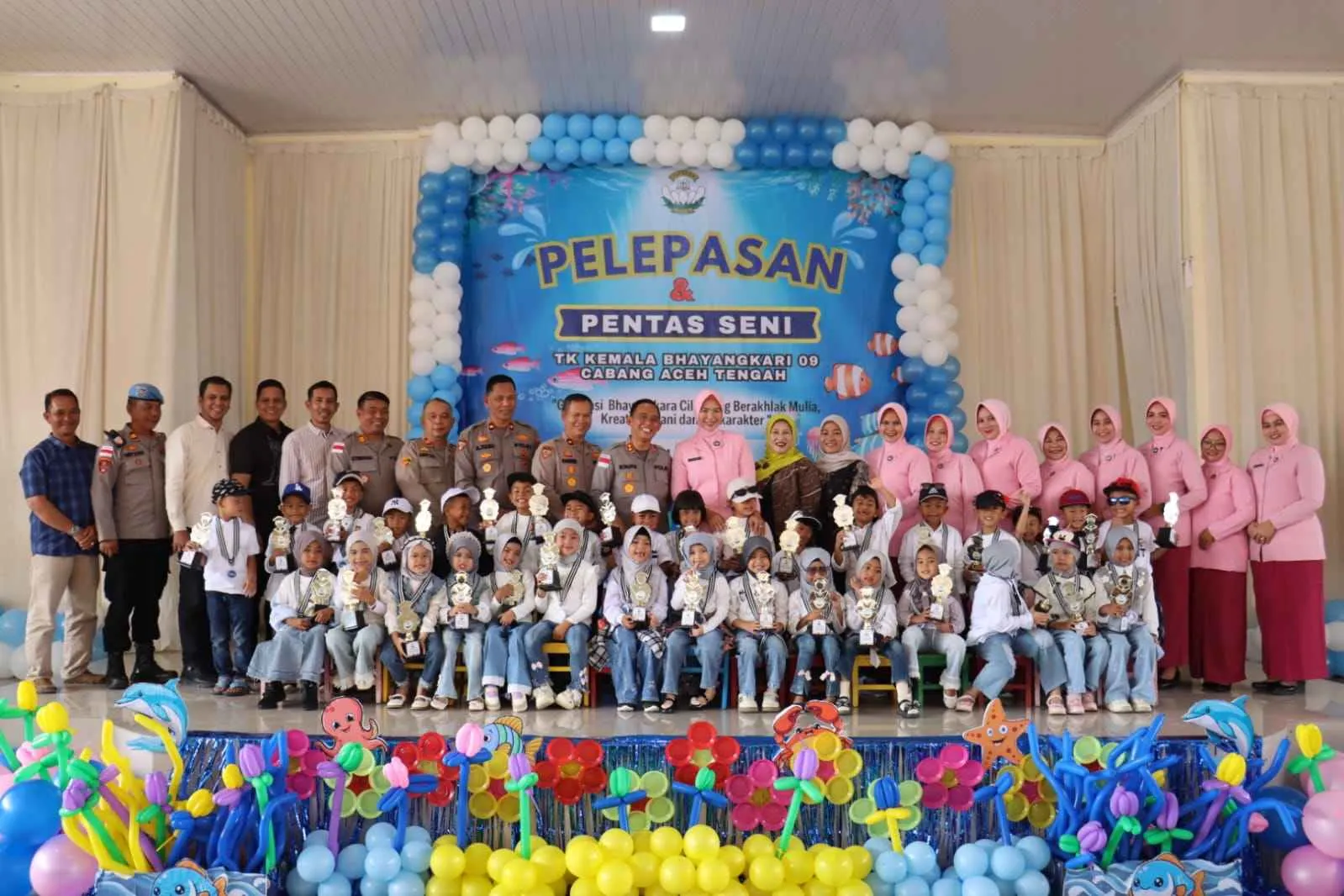 Penuh Haru dan Keceriaan, TK Kemala Bhayangkari 09 Aceh Tengah Lepas Generasi Bhayangkara Cilik Tahun Ajaran 2025/2026
