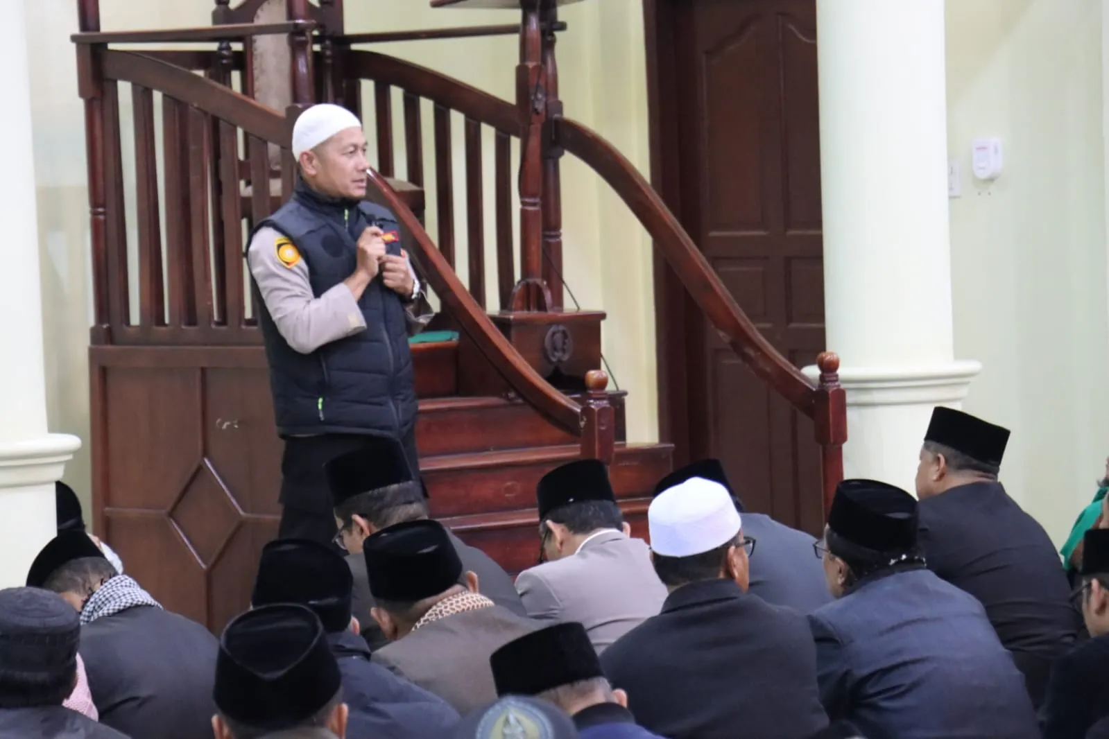 Safari Subuh di Masjid Al Amin, Kapolsek Bebesen Ajak Masyarakat Perkuat Silaturahmi dan Kamtibmas