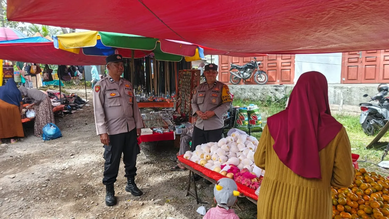 Patroli di Pasar Tradisional, Polsek Silih Nara Berikan Rasa Aman kepada Pedagang dan Masyarakat yang Berbelanja