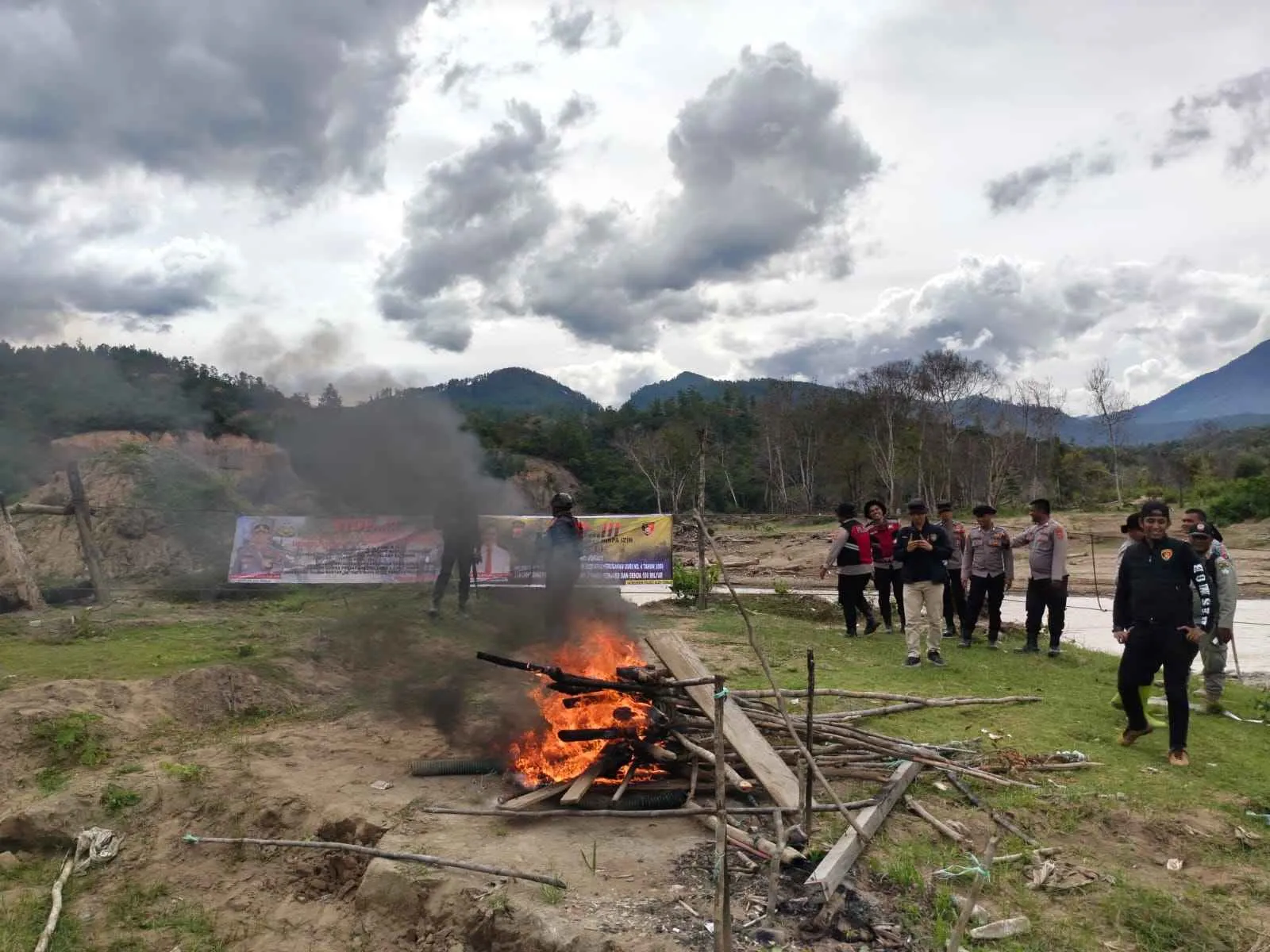 Patroli Gabungan TNI-Polri dan Satpol PP Sisir Dugaan PETI, Tegaskan Komitmen Berantas Penambangan Ilegal