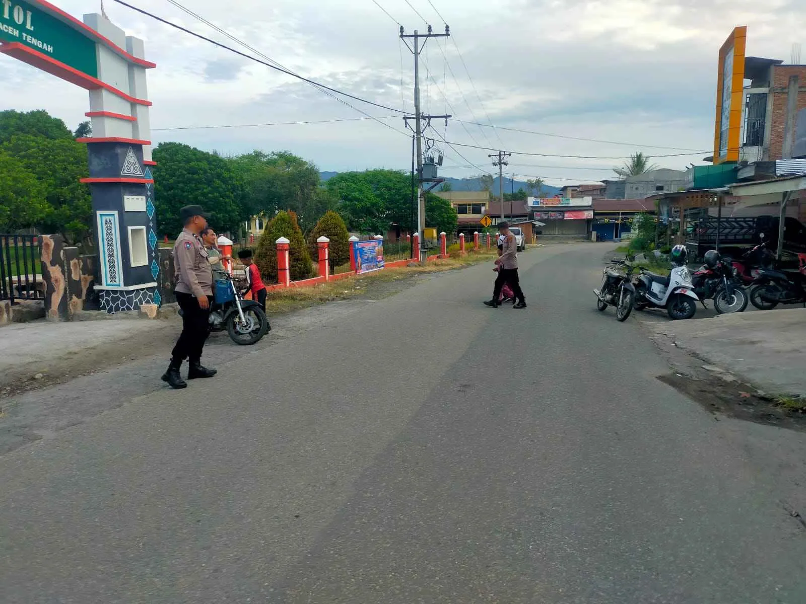 Awali Hari dengan Pelayanan, Polsek Ketol Wujudkan Rasa Aman bagi Pelajar Lewat Strong Point Pagi