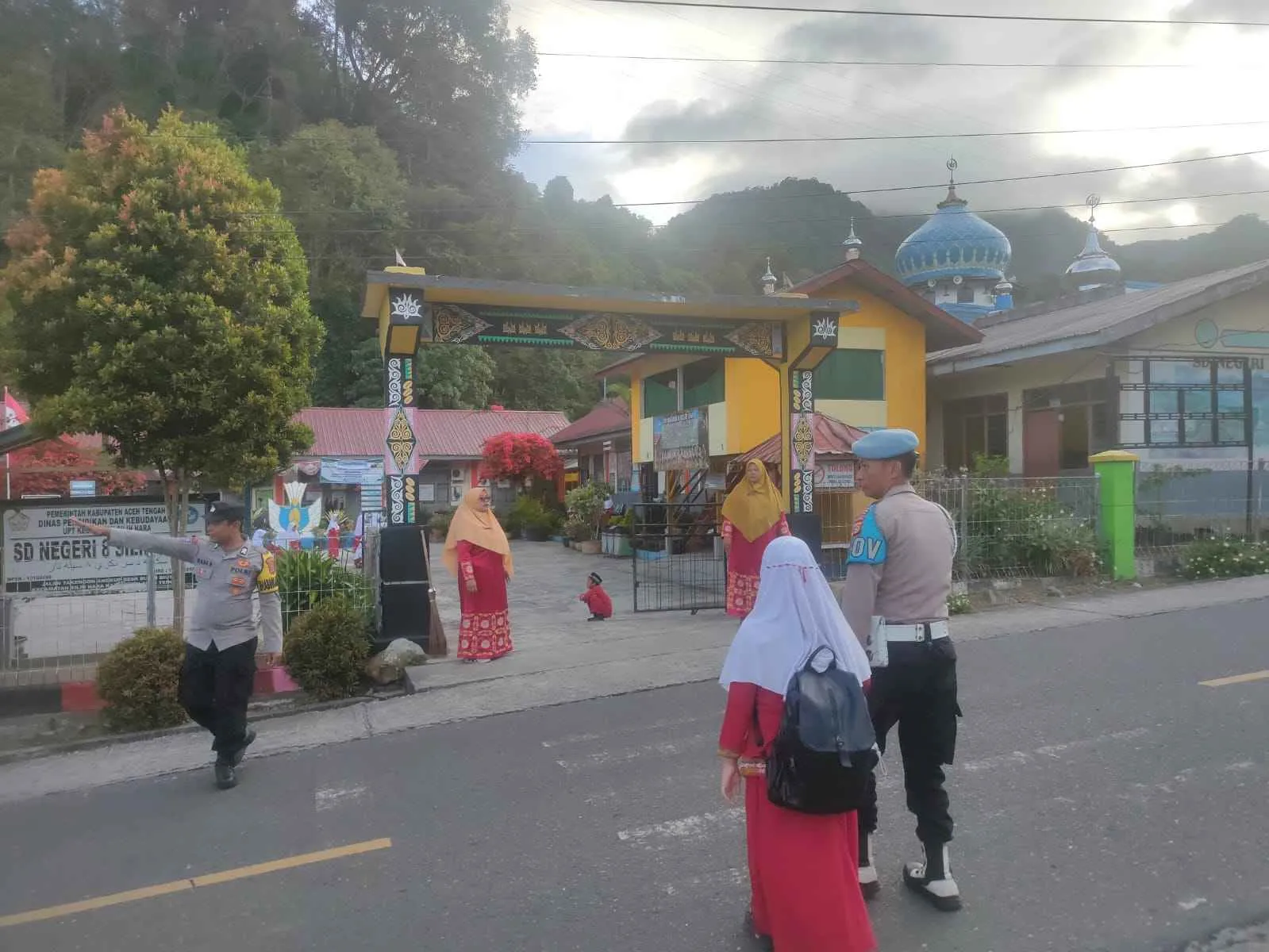 Awali Aktivitas Pelajar dan Masyarakat, Polsek Silih Nara Intensifkan Strong Point Pagi